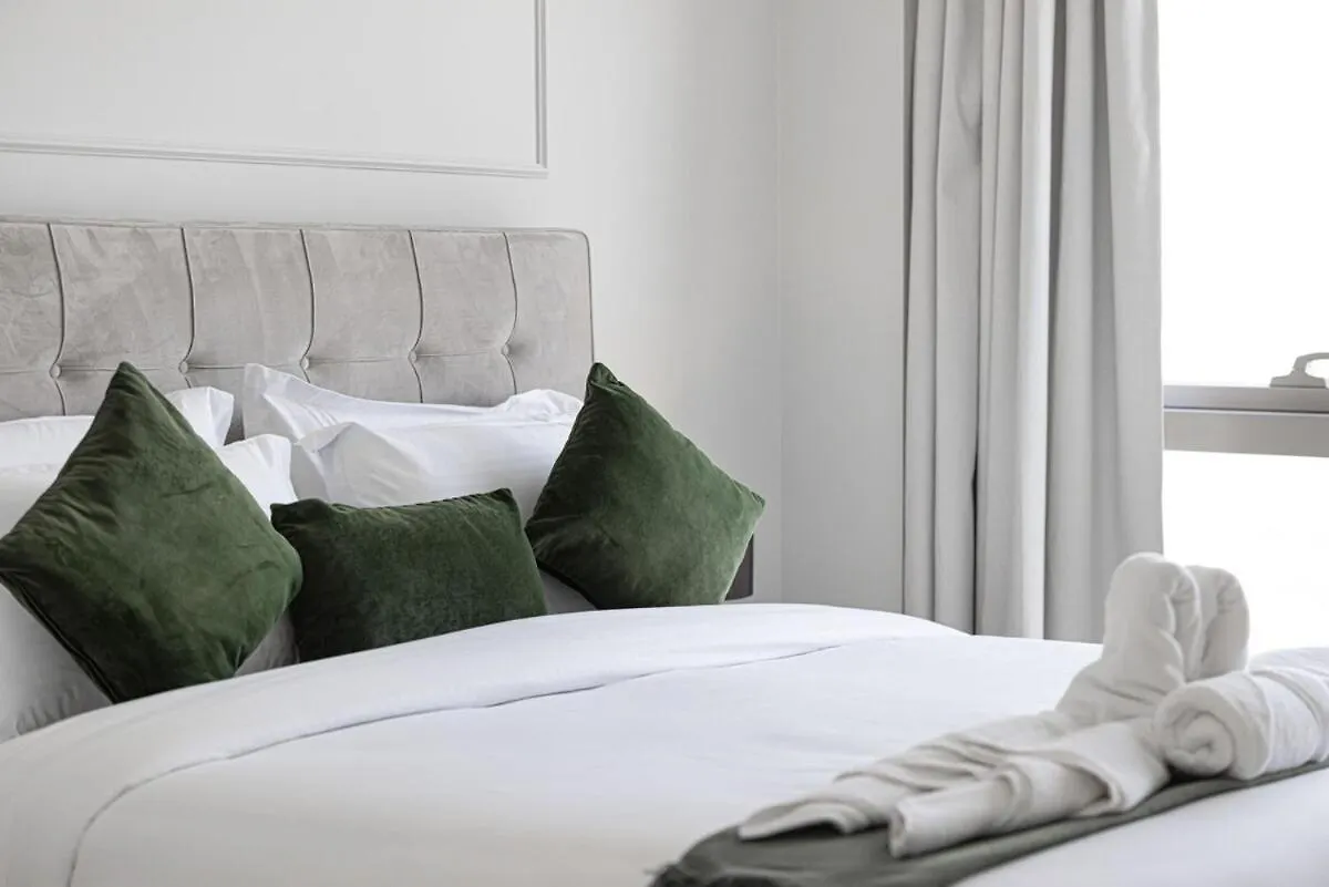 Sky-High Luxury 2Br Burj View Walk Dubai Mall 公寓