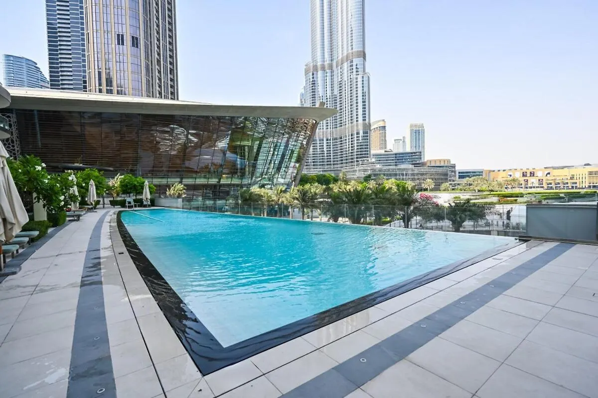 Sky-High Luxury 2Br Burj View Walk Dubai Mall 公寓