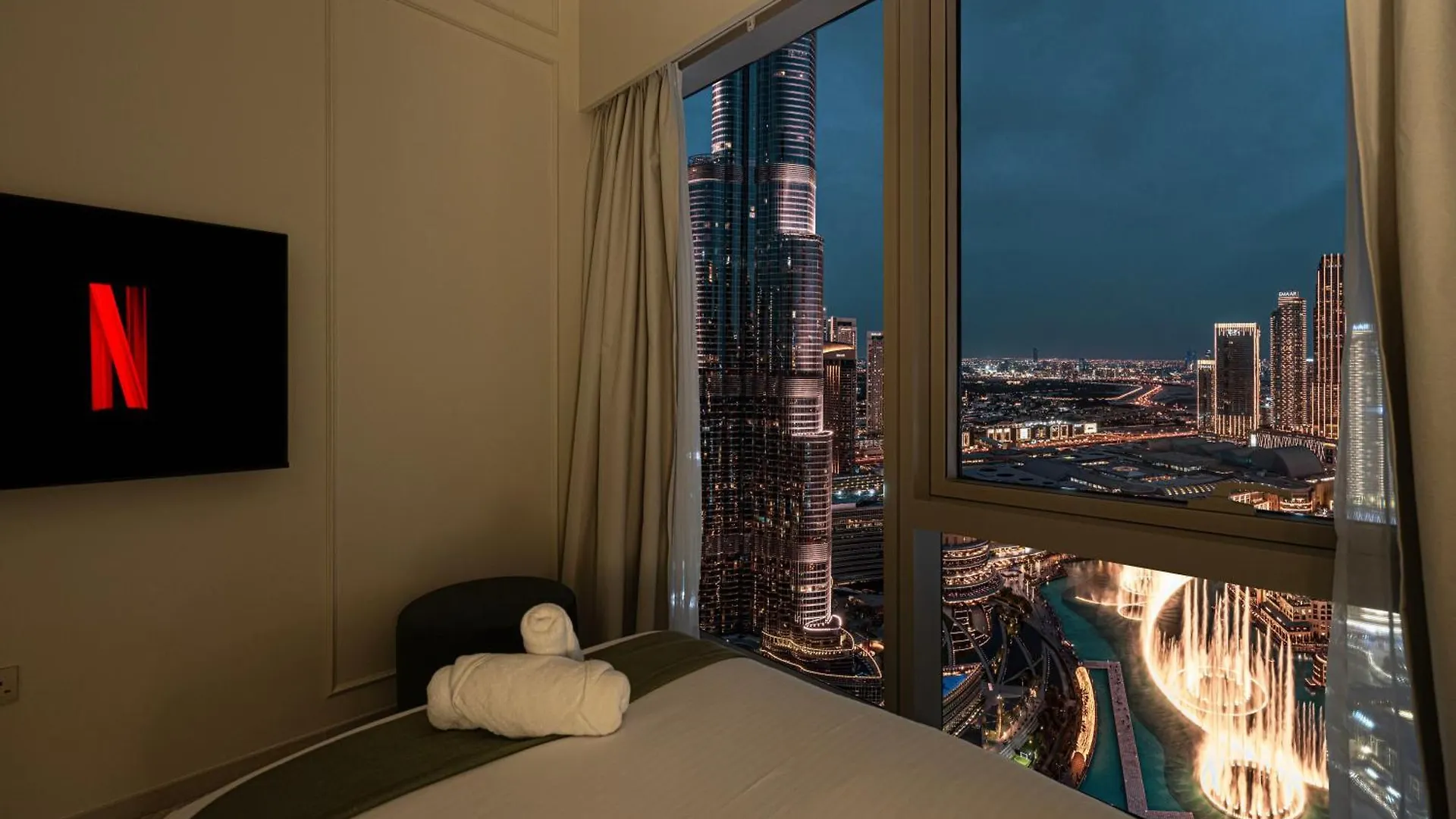 Sky-High Luxury 2Br Burj View Walk Dubai Mall 阿拉伯联合酋长国