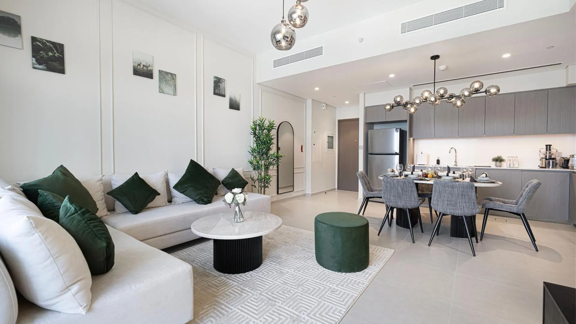 Sky-High Luxury 2Br Burj View Walk Dubai Mall 阿拉伯联合酋长国